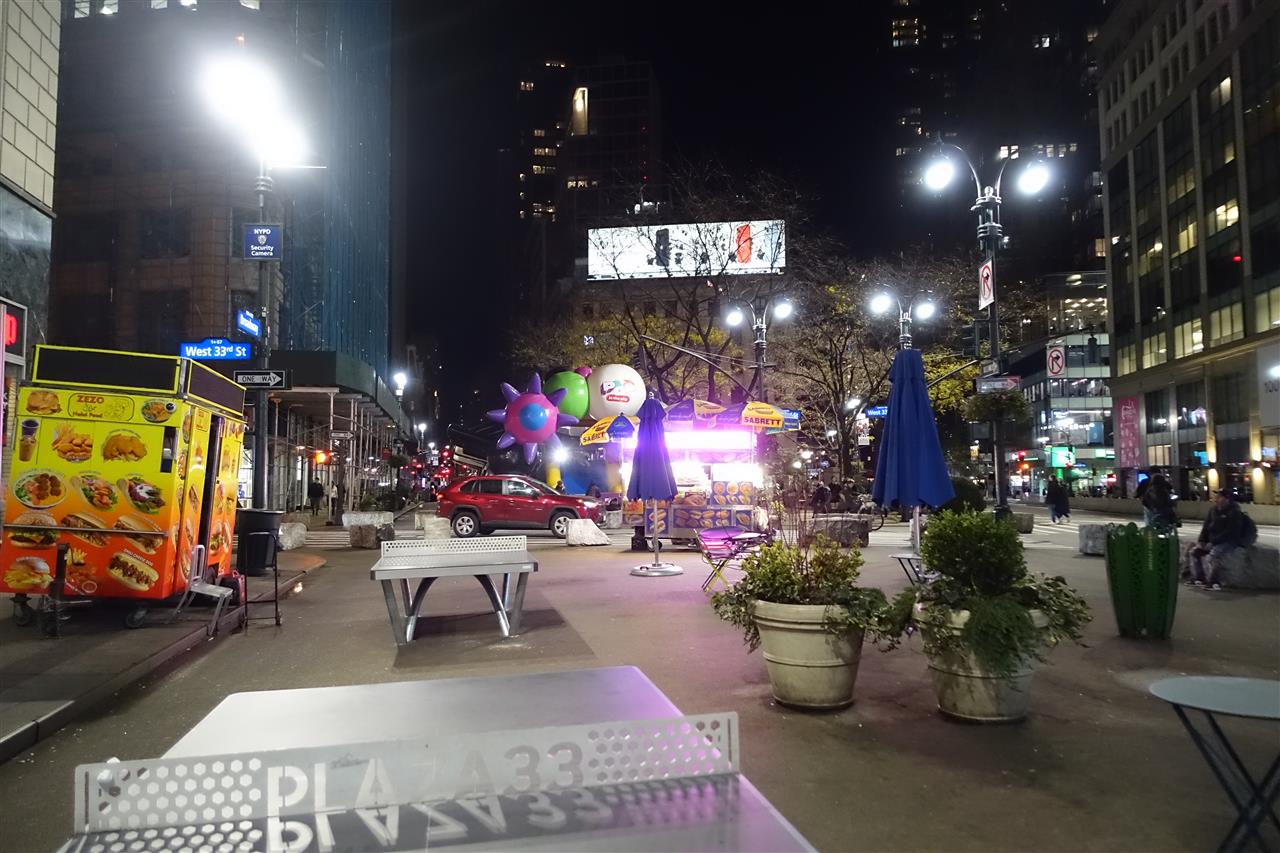 Пешеходная площадь Herald Square в Нью-Йорке